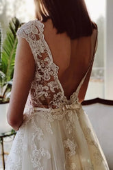 Ivory Tulle A-line Court Train Wedding Dresses With Lace Appliques